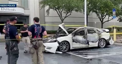 El automóvil de una mujer de Florida se incendió con sus hijos adentro mientras supuestamente robaba en un centro comercial